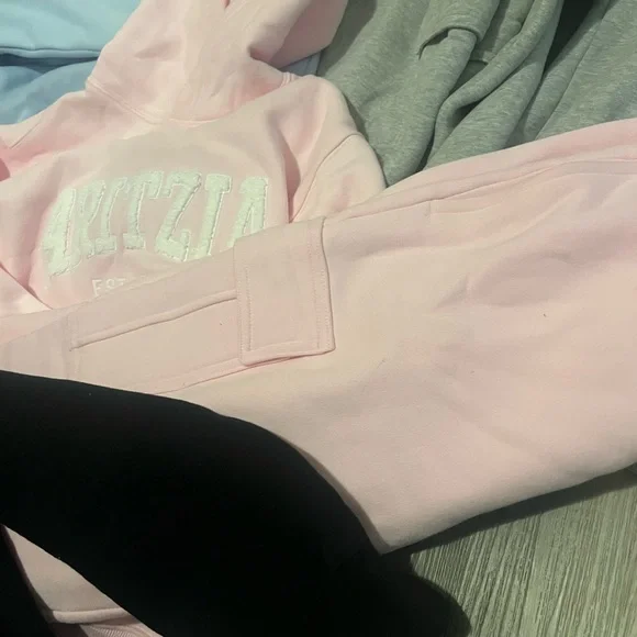 Aritzia sets - Picture 3 of 7